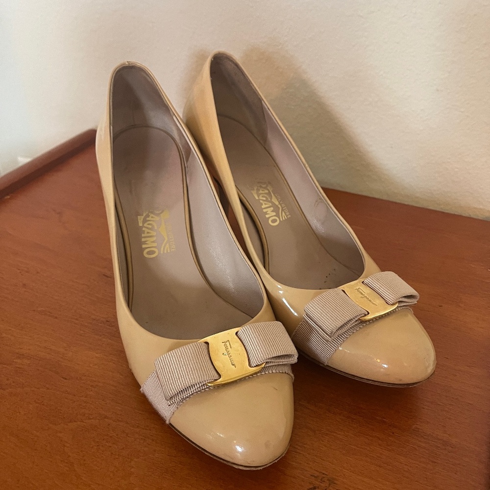 Salvatore Ferragamo Nude Vera Bow Pumps Heels